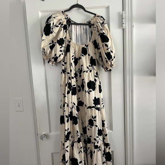 sofie the label Dresses & Skirts - Black and white floral midi dress, scoop neck, puff sleeves, worn once!